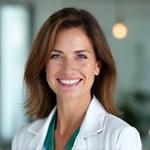 Doctora Elena García, Directora Médica